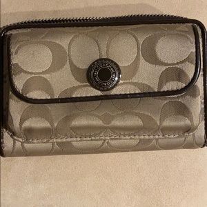 Coach Ashley Signat Universal Zip Wristlet F48311